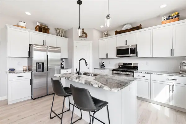 2601 ST THOMAS LN, Neenah, WI 54956