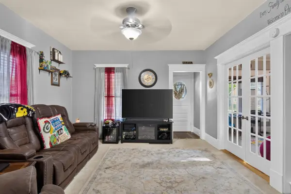 1208 WINNEBAGO AVE, Oshkosh, WI 54901