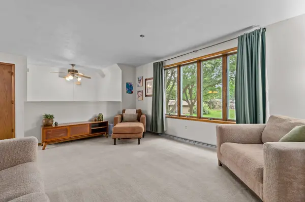 1400 S CHICKADEE LN, Appleton, WI 54915-4066