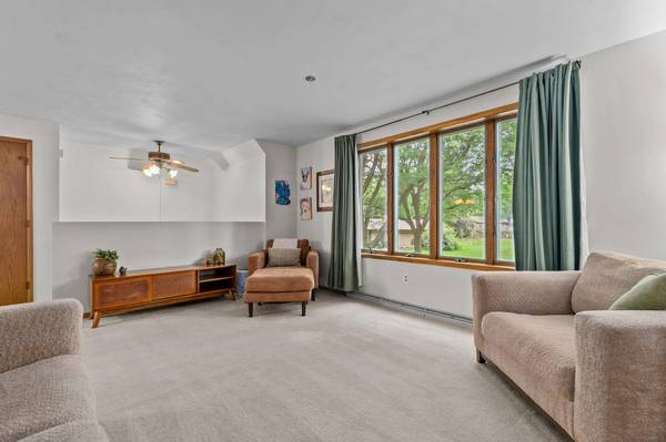 1400 S CHICKADEE LN, Appleton, WI 54915-4066