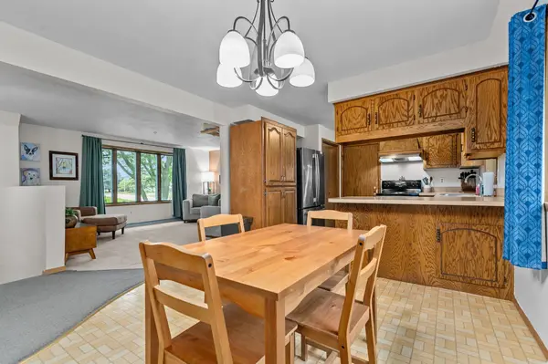 1400 S CHICKADEE LN, Appleton, WI 54915-4066
