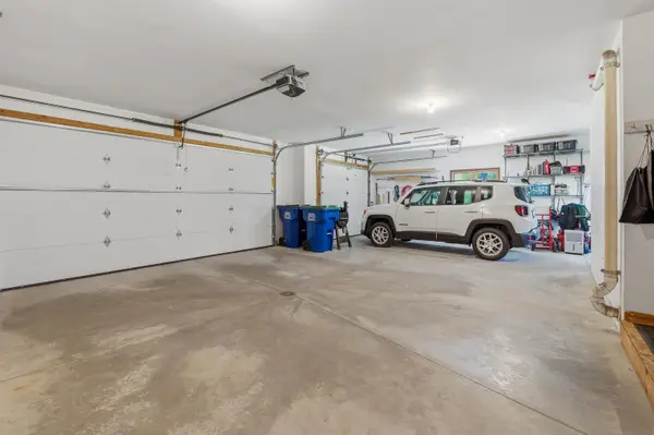 721 LEDGEVIEW LN, Brownsville, WI 53006