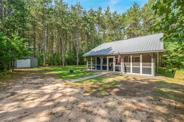 N5255 22ND RD, Wild Rose, WI 54984