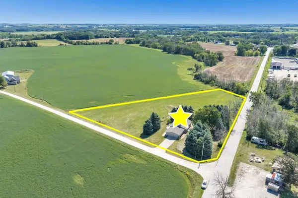 5026 PAIDERS LN, Denmark, WI 54208