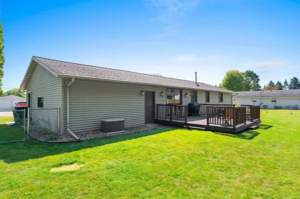 1307 SUNRAY LN, Green Bay, WI 54313-7138