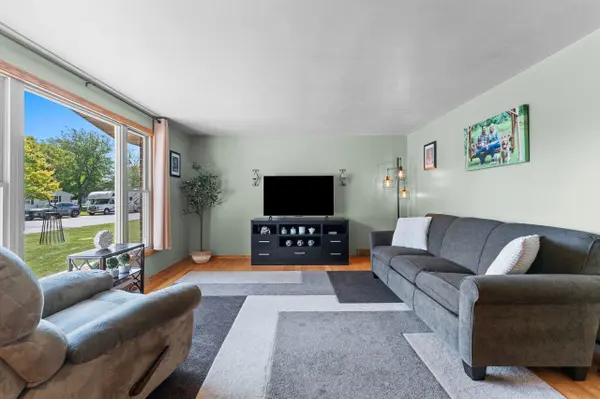 1307 SUNRAY LN, Green Bay, WI 54313-7138