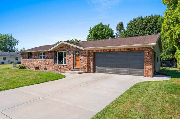 1307 SUNRAY LN, Green Bay, WI 54313-7138