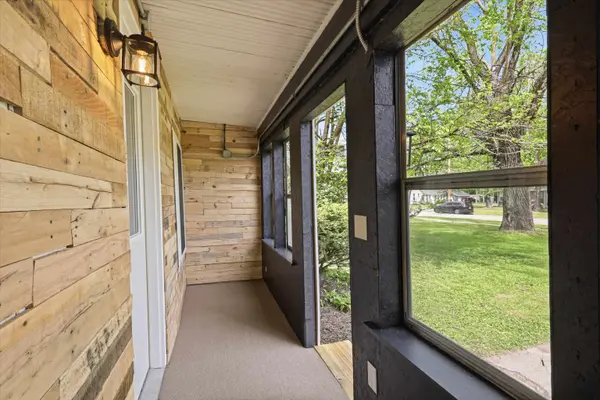 600 ROYALTON ST, Waupaca, WI 54981