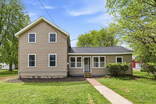 600 ROYALTON ST, Waupaca, WI 54981