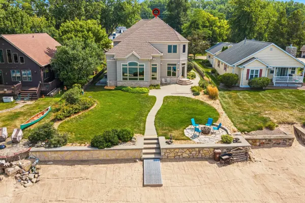 6415 STURGEON BAY RD, Luxemburg, WI 54217