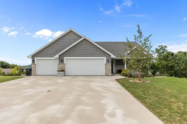 105 ZACHAREY CT, New London, WI 54961
