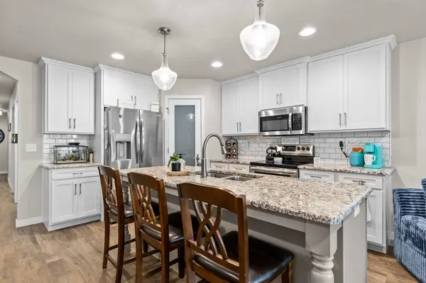 2157 ROYAL CREST CIR #1, Green Bay, WI 54311