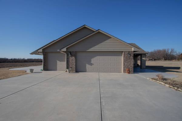 13181 75th Rd, Winfield, KS 67156