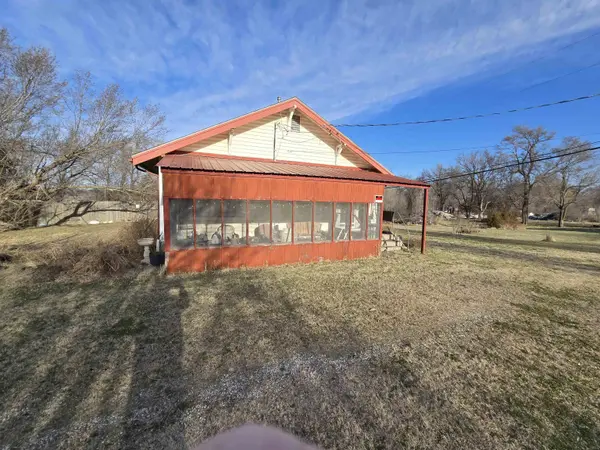 304 E Linden St, Dexter, KS 67038
