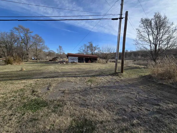 304 E Linden St, Dexter, KS 67038
