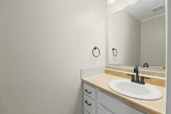 16 Chisholm Creek, Wichita, KS 67226
