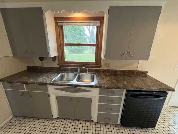 1417 W 6th St, Newton, KS 67114
