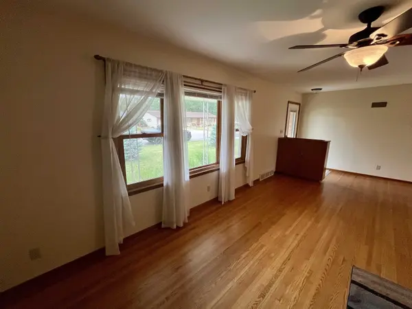1417 W 6th St, Newton, KS 67114