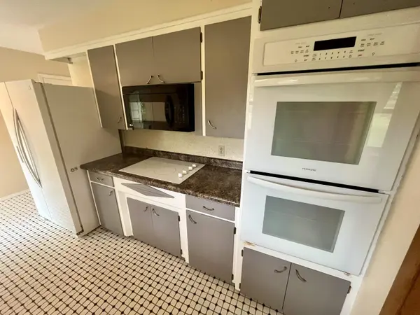 1417 W 6th St, Newton, KS 67114
