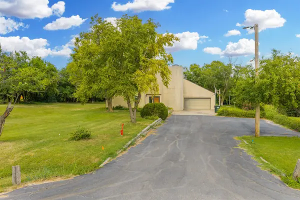 399 S Seneca, Wellington, KS 67152