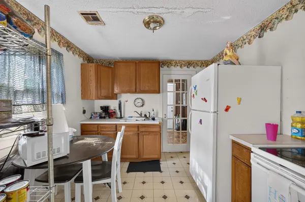 215 W Osie St, Wichita, KS 67213