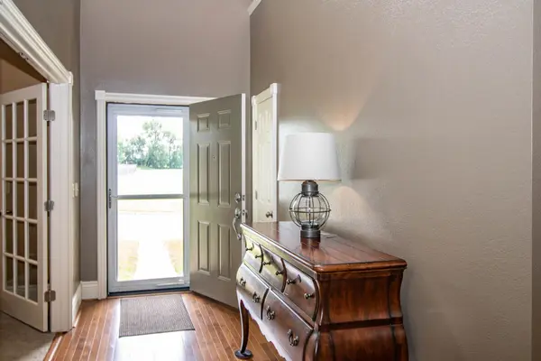 114 W Woodland Ct, Mulvane, KS 67110