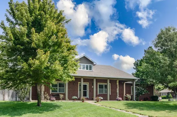 114 W Woodland Ct, Mulvane, KS 67110