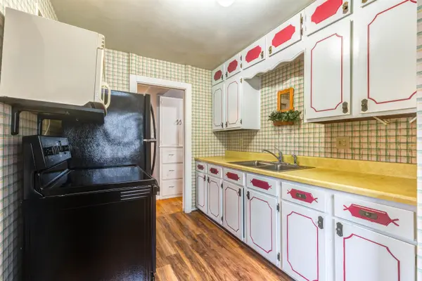 131 S 12th Street, Salina, KS 67401