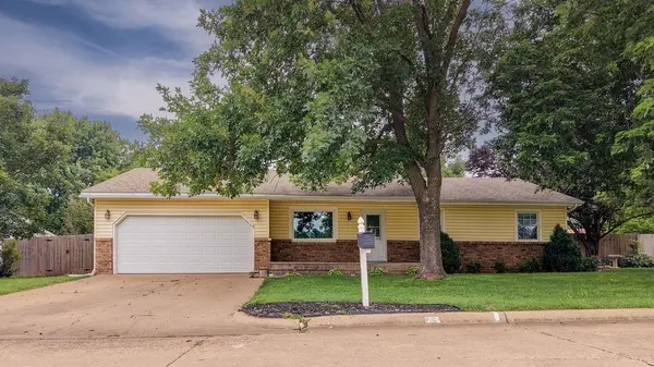 9 Deveron, Winfield, KS 67156
