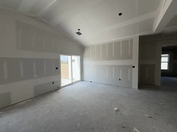 5717 Plumthicket St, Bel Aire, KS 67226