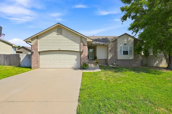 200 E Stone Path, Derby, KS 67037