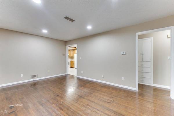 314 W Carlyle St, Wichita, KS 67217