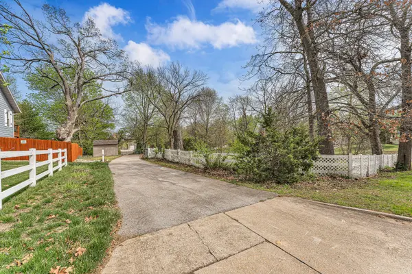308 N Hightower Avenue, Nixa, MO 65714