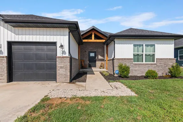 733 N Dean LN, Republic, MO 65738