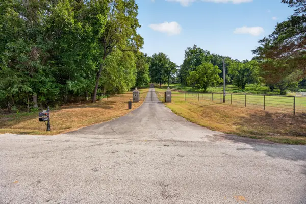 15531 Kentucky RD, Neosho, MO 64850