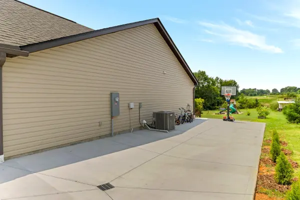 222 R C Thompson RD, Chesnee, SC 29323