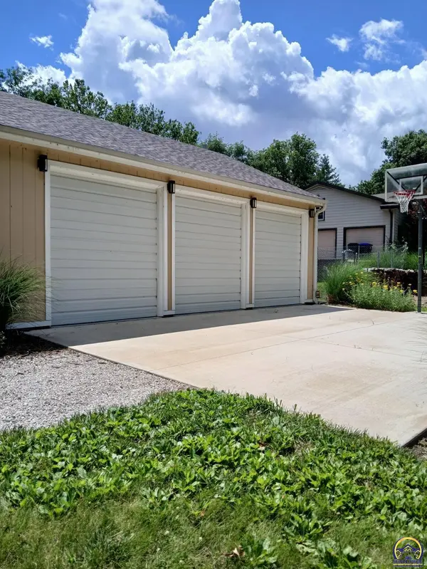 301 SW Yorkshire RD, Topeka, KS 66606