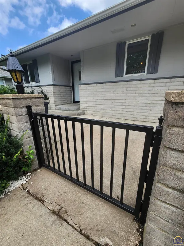 2008 Meadowlark LN, Emporia, KS 66801