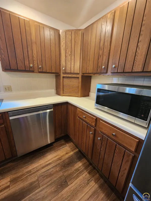 2008 Meadowlark LN, Emporia, KS 66801