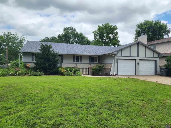 2008 Meadowlark LN, Emporia, KS 66801