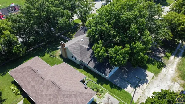 110 S 8th St, Burlington, KS 66839-0000