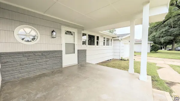 1128 Thompson St, Emporia, KS 66801