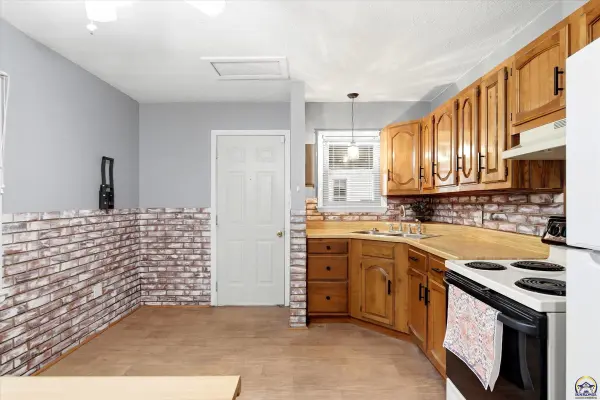 1024 NE Chester AVE, Topeka, KS 66616