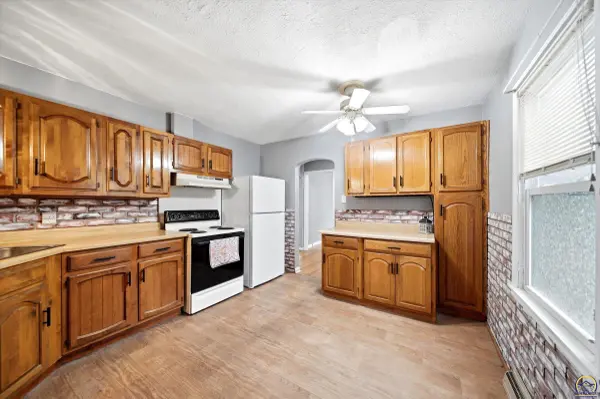 1024 NE Chester AVE, Topeka, KS 66616