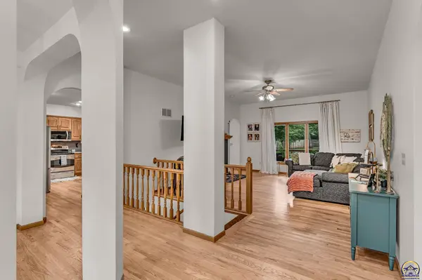 3204 NW 34th ST, Topeka, KS 66618