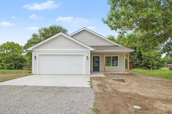 8711 Willow LN, Ozawkie, KS 66070