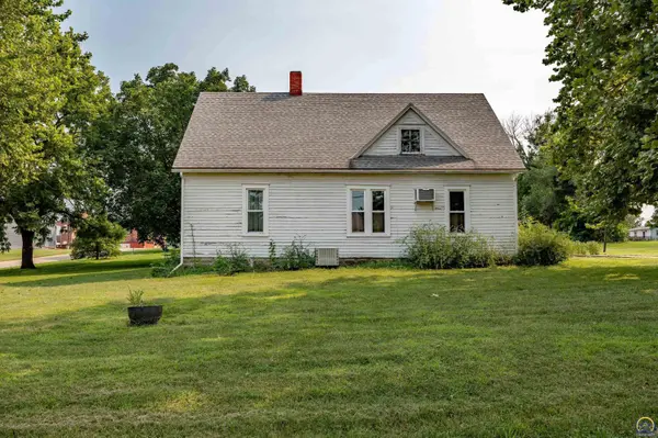 619 George St, Effingham, KS 66023