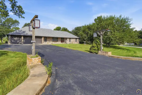 4421 NW Halfday LN, Topeka, KS 66618