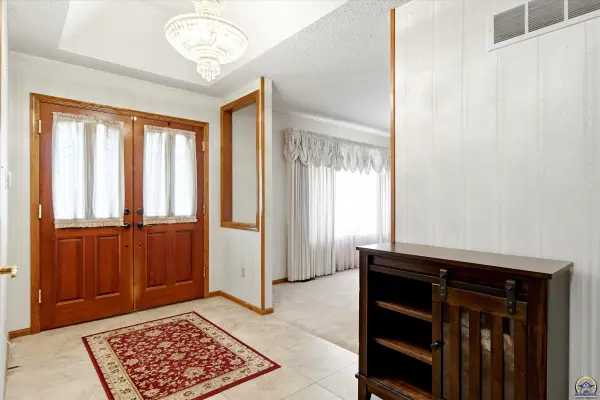 4421 NW Halfday LN, Topeka, KS 66618
