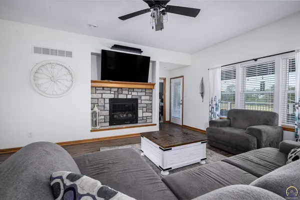10037 Greenview DR, Meriden, KS 66512